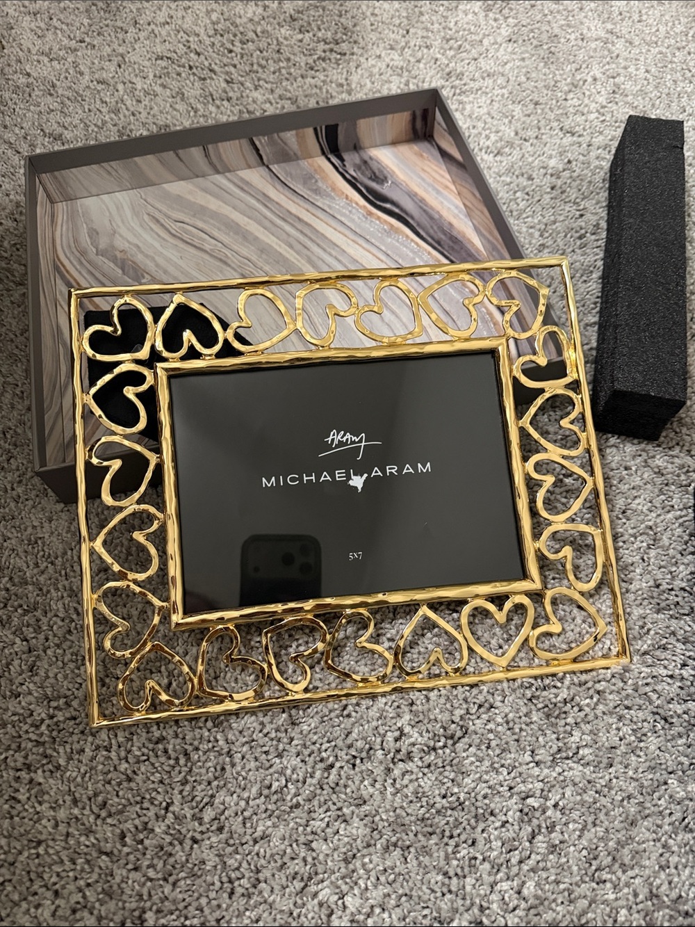 Michael Aram Gold Openwork Heart Photo Frame - Picture 7 of 8